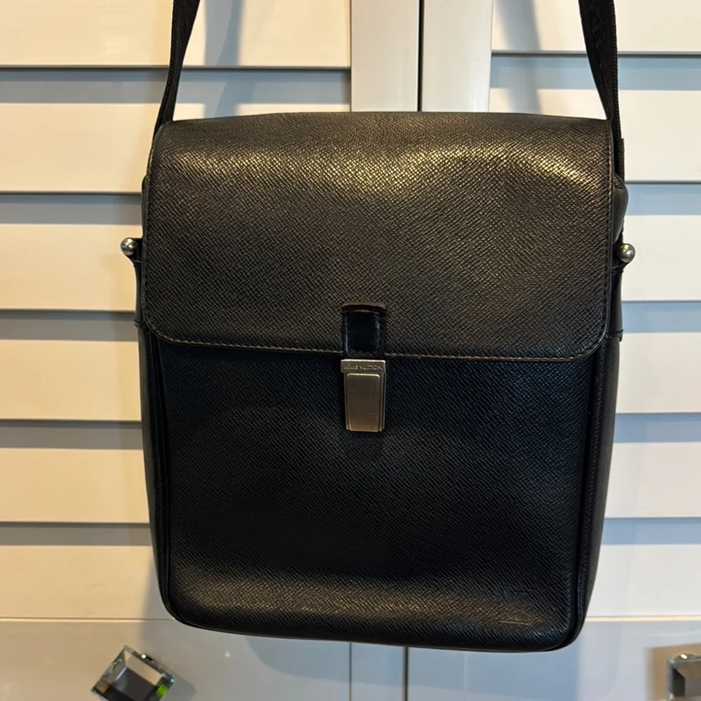 Louis Vuitton Authentic Taiga Yaranga Leather Vintage Bag with Adjustable Strap.